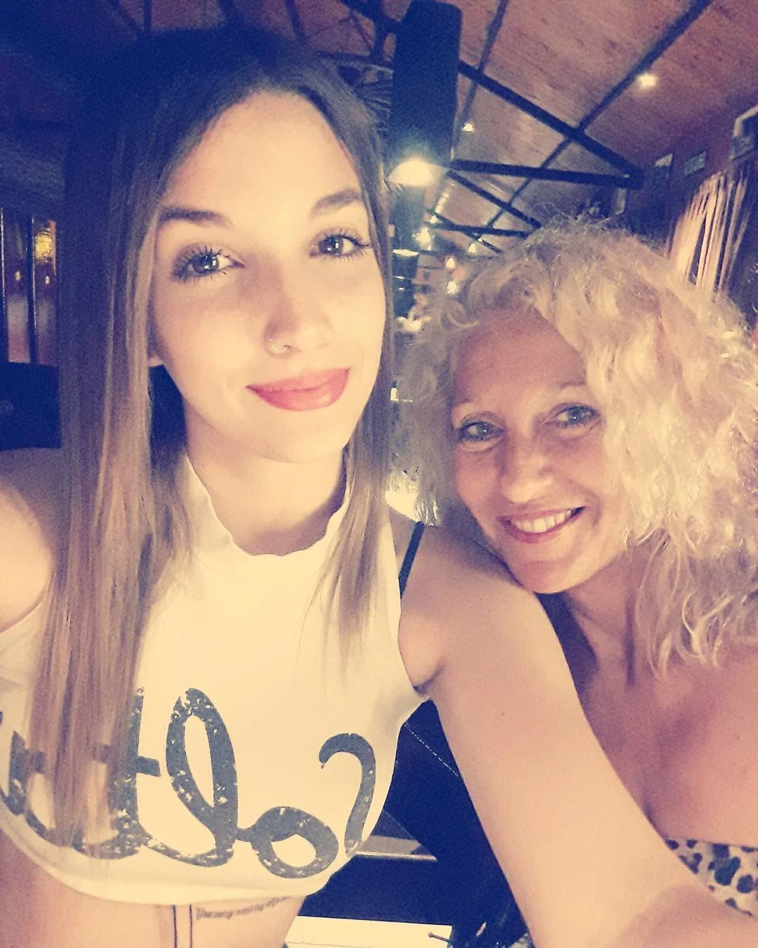 Mami con las hijas Tamy y Sofi. REAL image 20