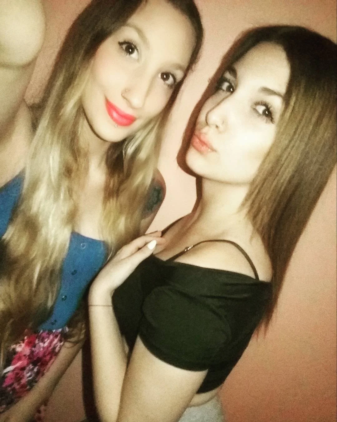 Mami con las hijas Tamy y Sofi. REAL image 21