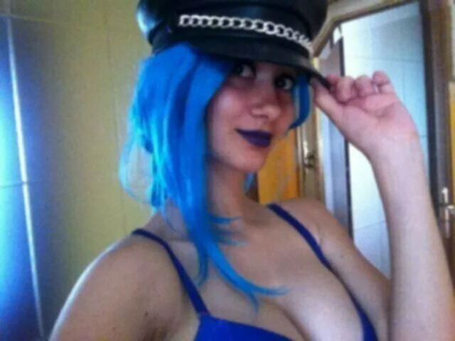Redhead slut Raffaella image 1
