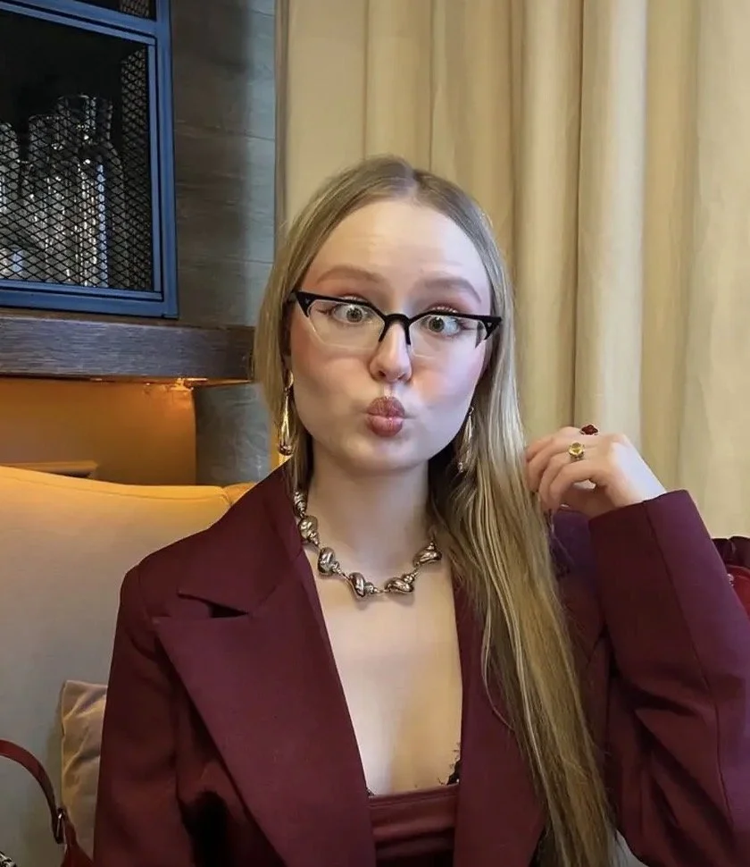 Sexy feet of blonde slut image 1