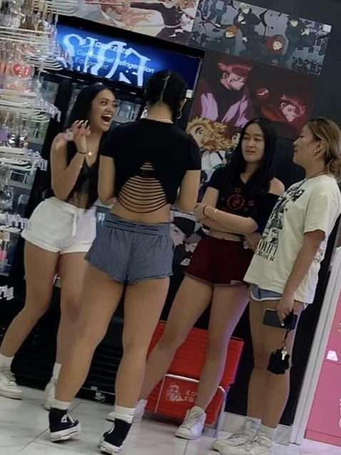 Cheeks in public image 28