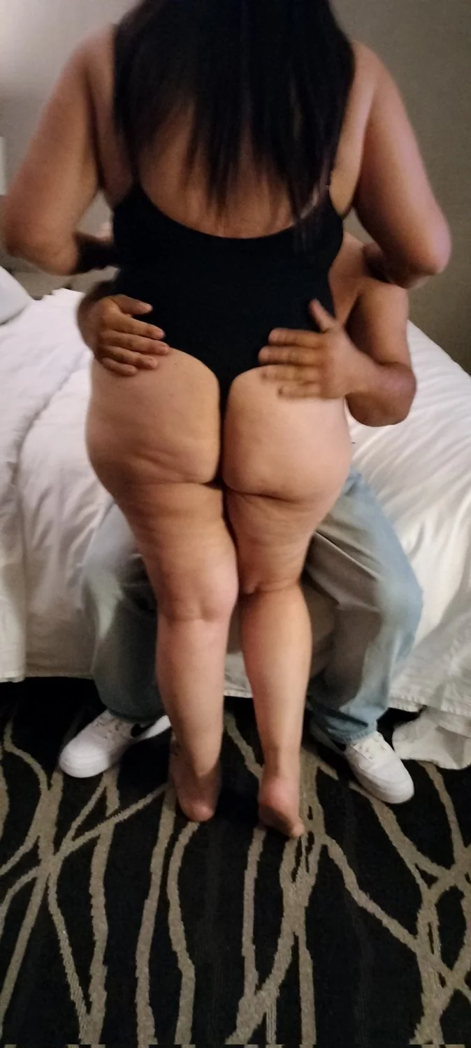 Latina milf loves being shared. Showing her pussy and tits image 19