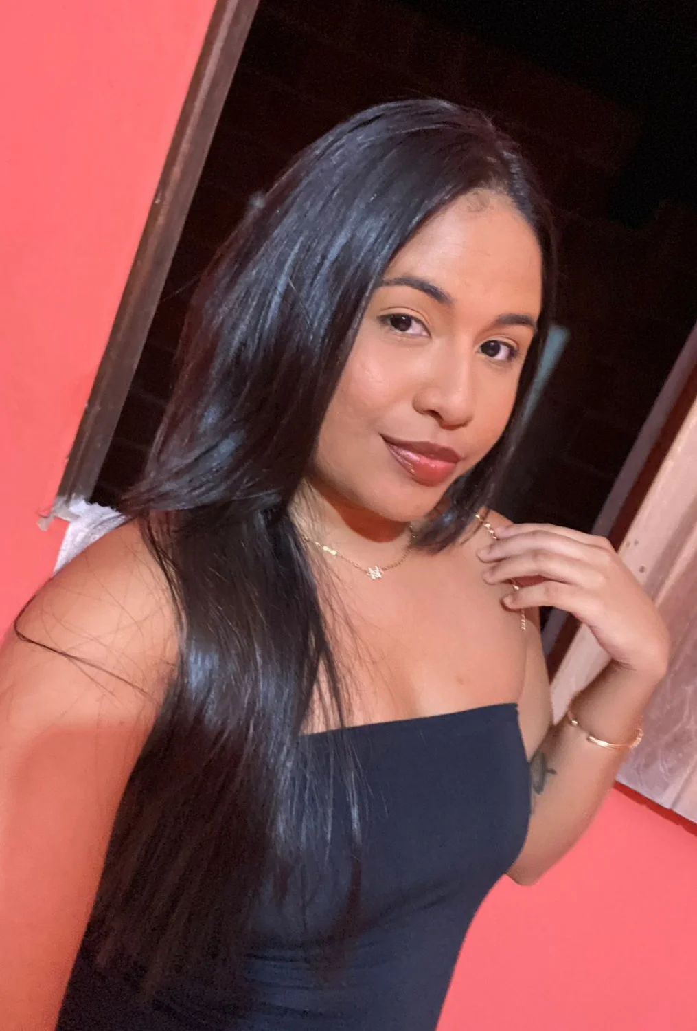 MOrena novinha caiu na net se exibindo pra macho, putinha mandou nudes e foi vazada main image