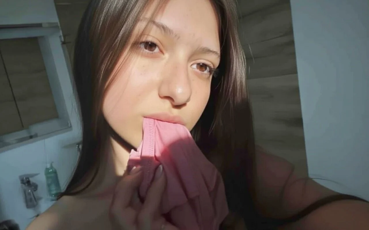 Exposing Webslut Bianca image 15