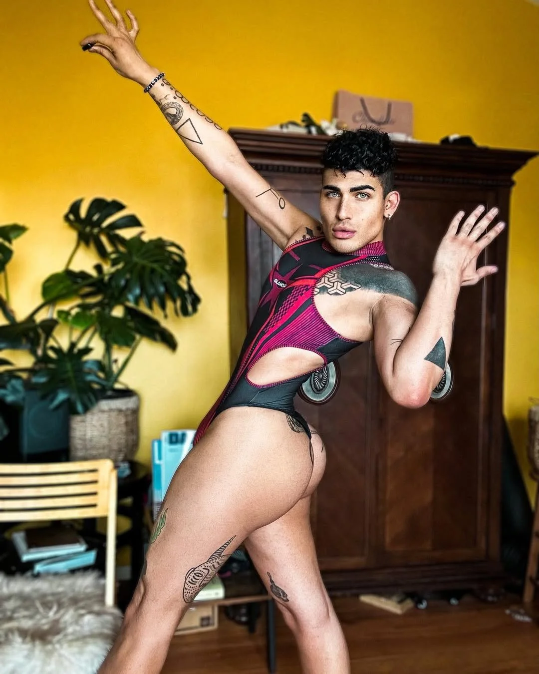 BADDI FEMBOY CULO GRANDE image 7