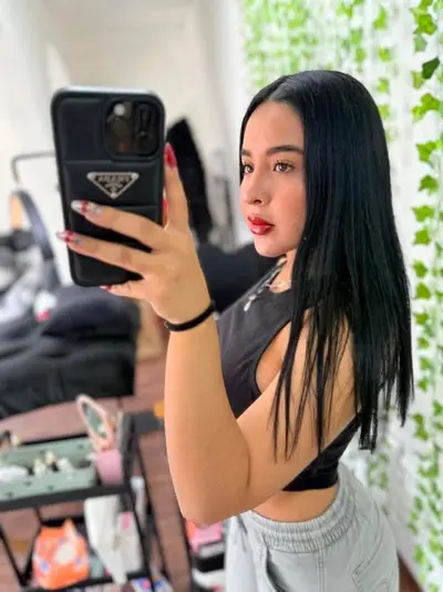 Trola Argentina hermosa flaca sexy con sabroso Concha de coño deliciosa cover image