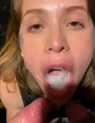 Rusa Tetona Chupa Dos Pollas A La Vez Y Le Llenan La Boca De Cum cover image