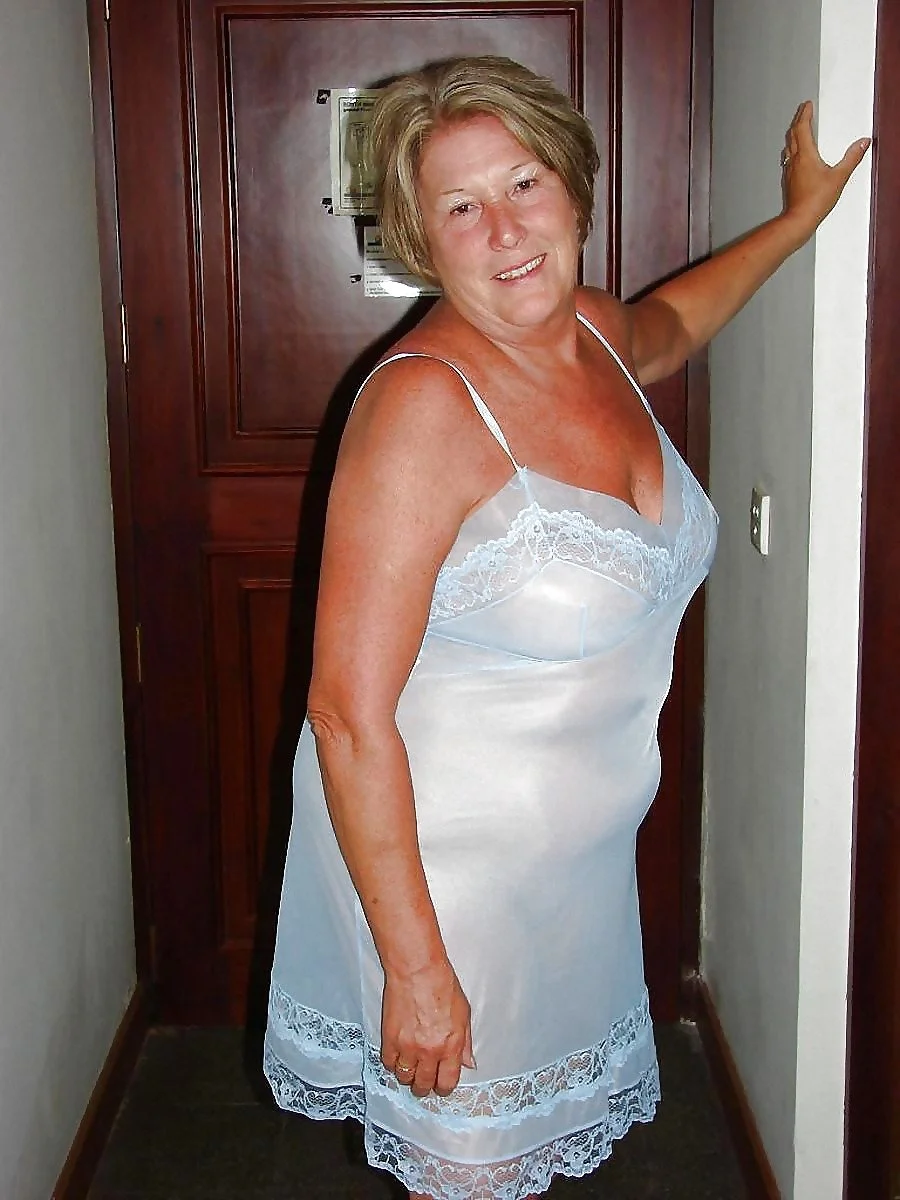 Belinda - Mature Gilf On Holiday. (p2) image 12