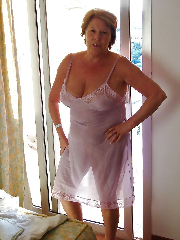 Belinda - Mature Gilf On Holiday. (p2) image 5