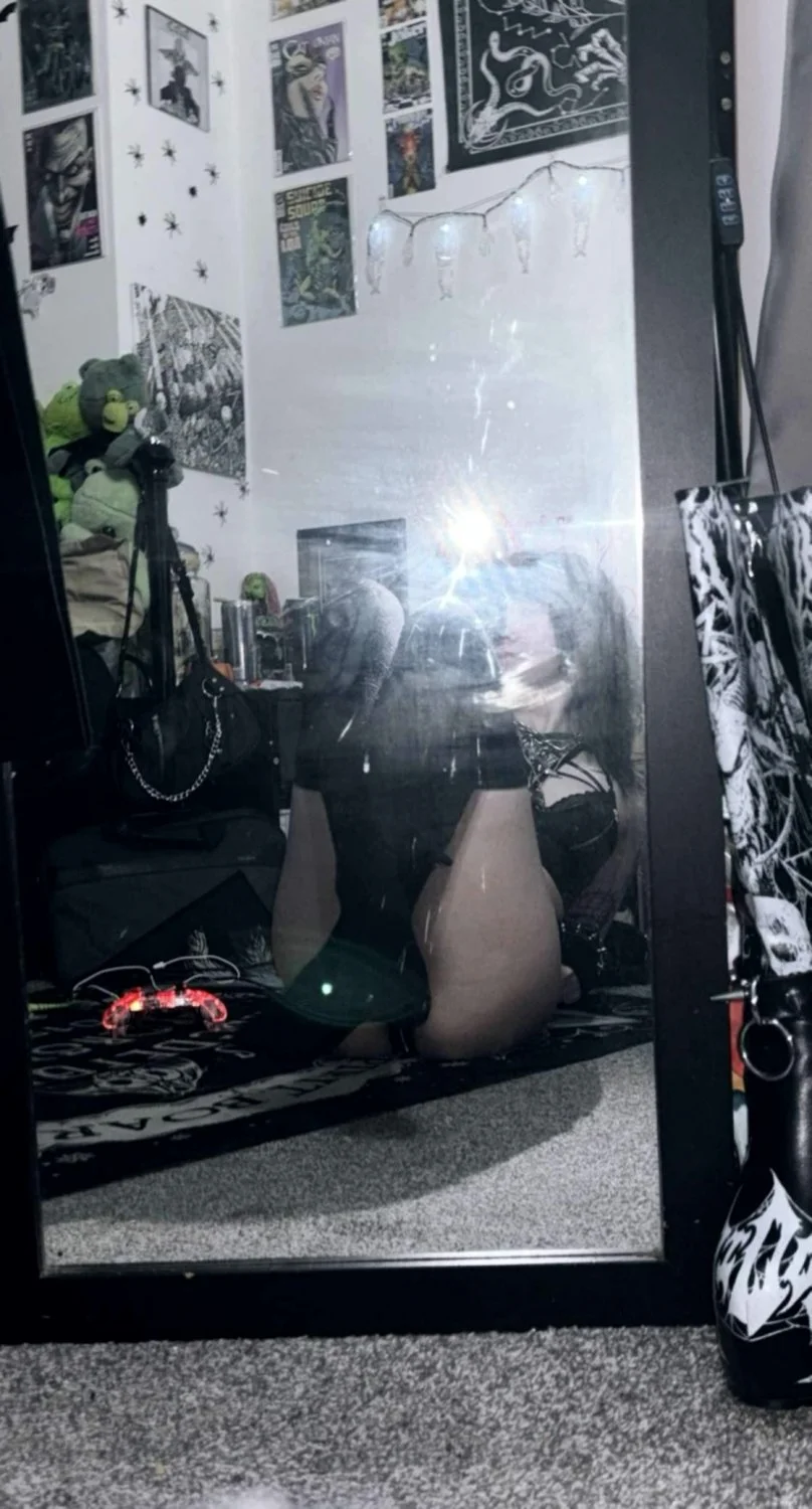 No small dick will be allowed in my pussy image 2
