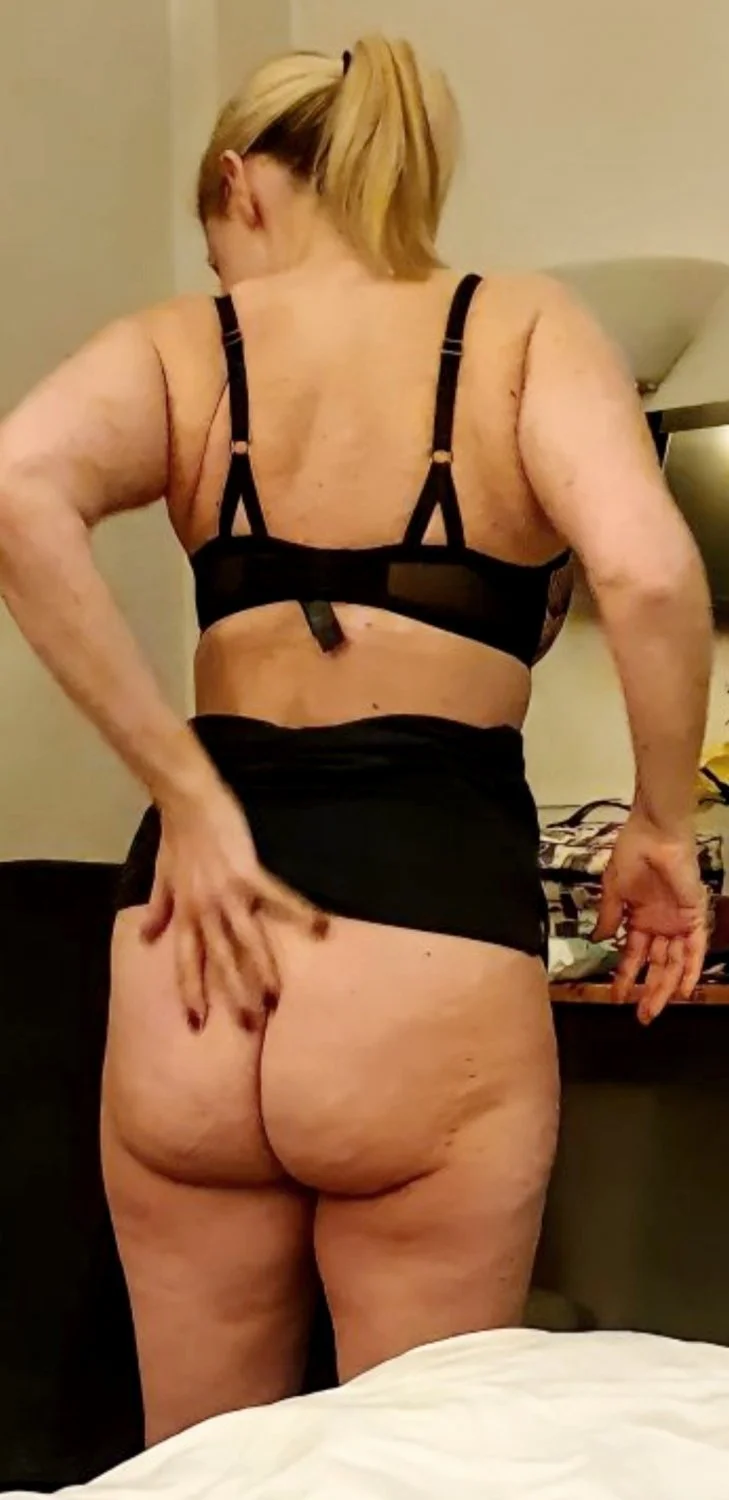 my wife's friend bella image 25
