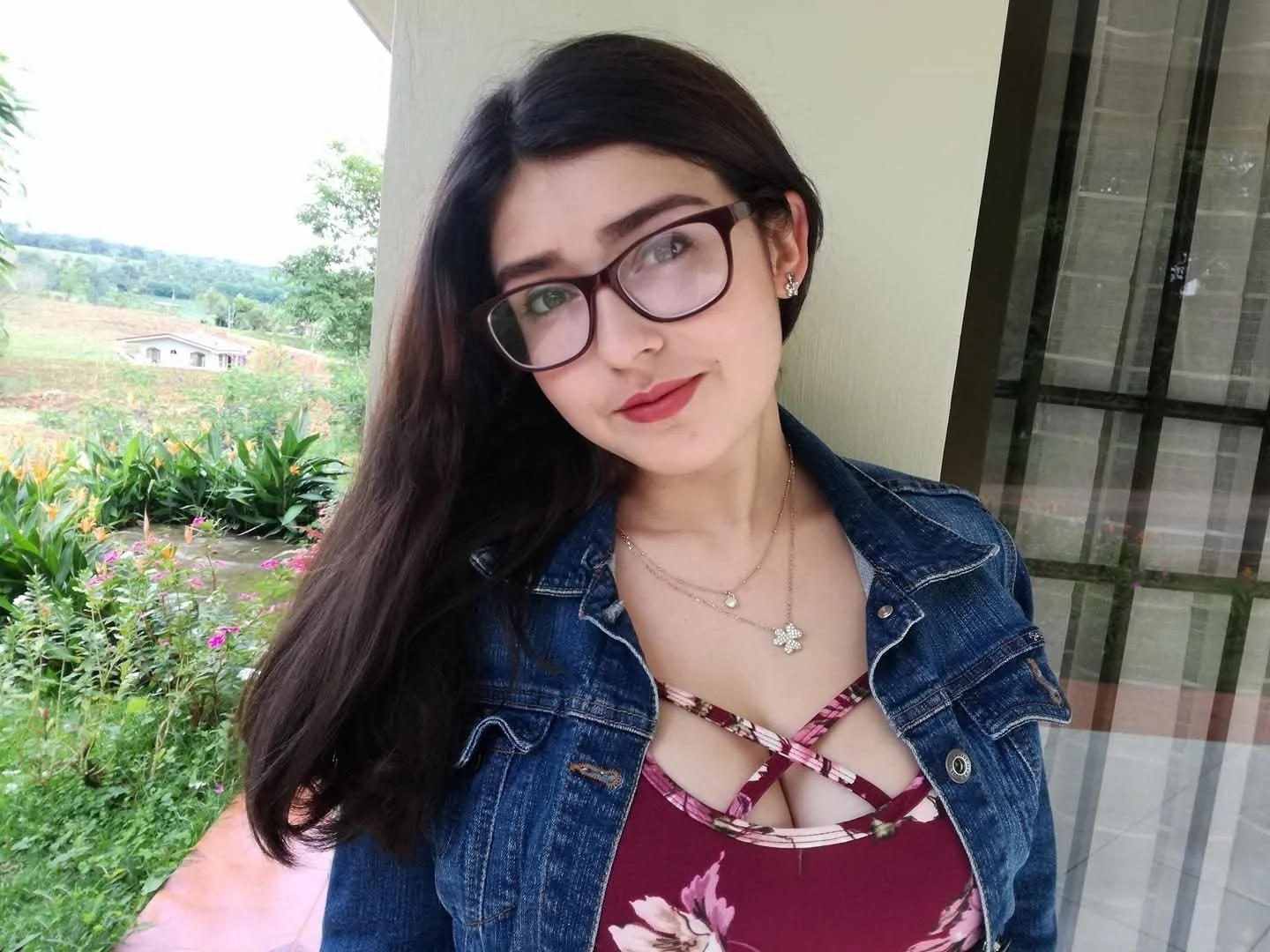 Rica tetona image 5