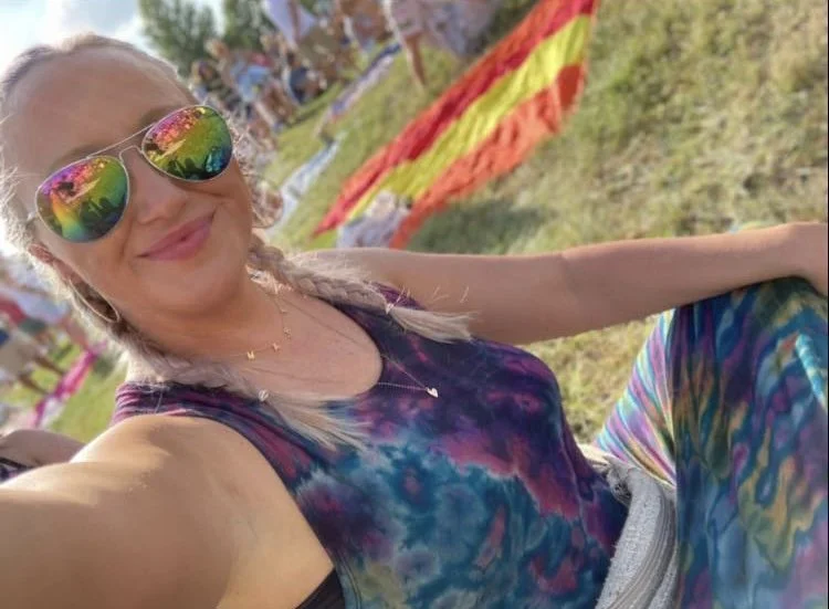 She stripped naked & masturbated for a stranger with a camera while boyfriend watched her image 8