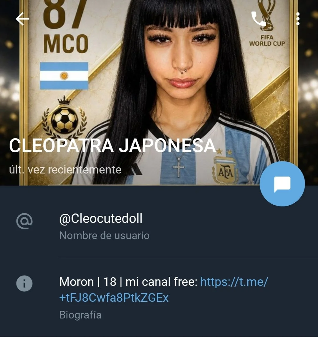 Cleo buenísima flaquita turra argentina de 18 años siendo culiada image 1