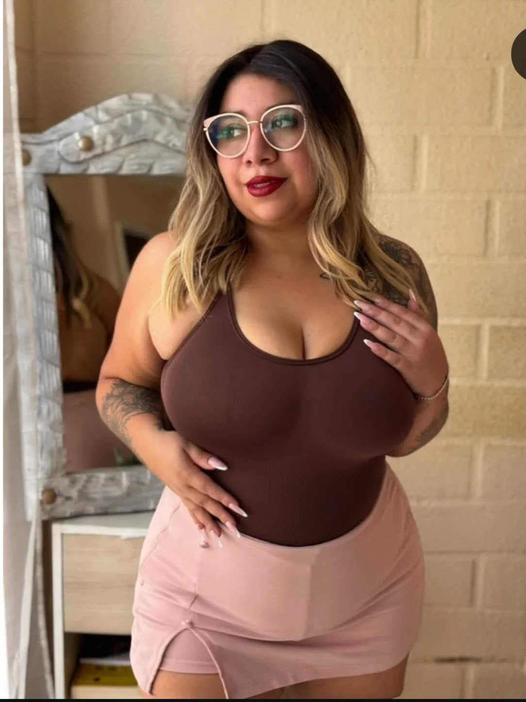 Tetona y nalgona image 4