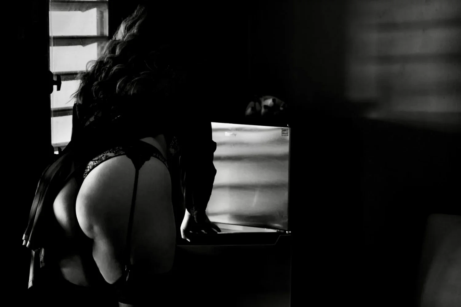 Latina milf boudoir image 4
