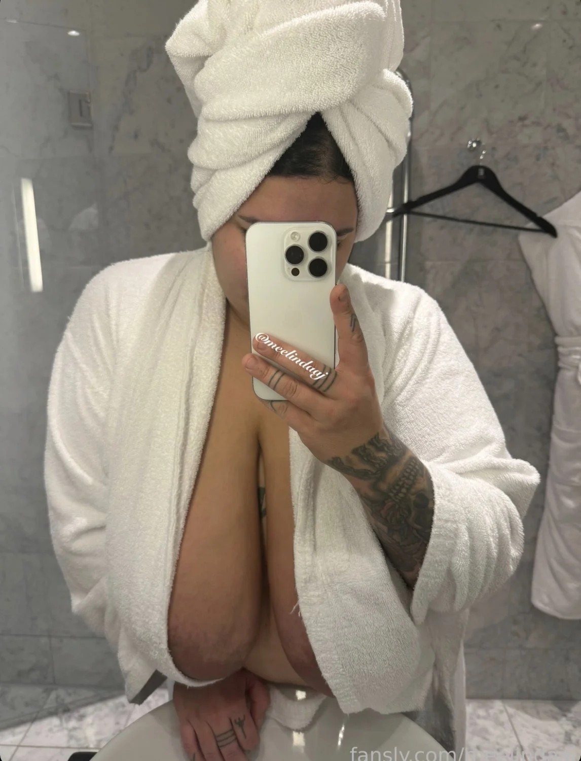Behalf nipple teasers are getting old. She needs to revert back to her old ways image 8