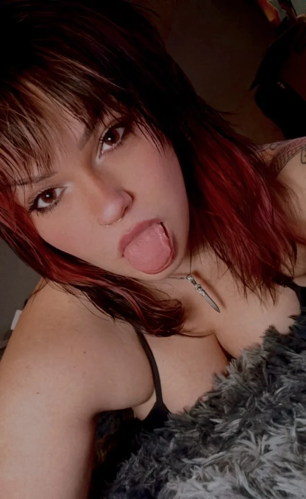 Dominating goth girl at novanyxxxia image 2