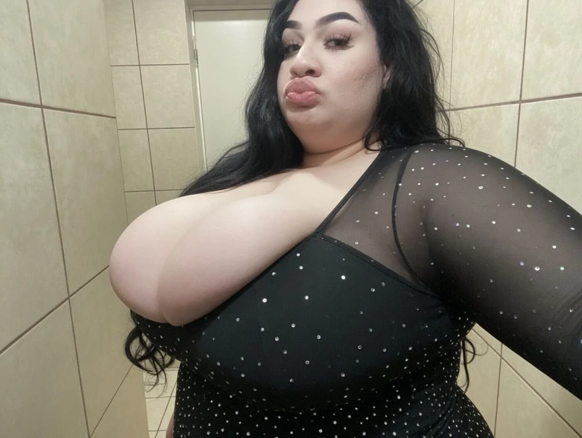 thickest bitch in the wrld image 17