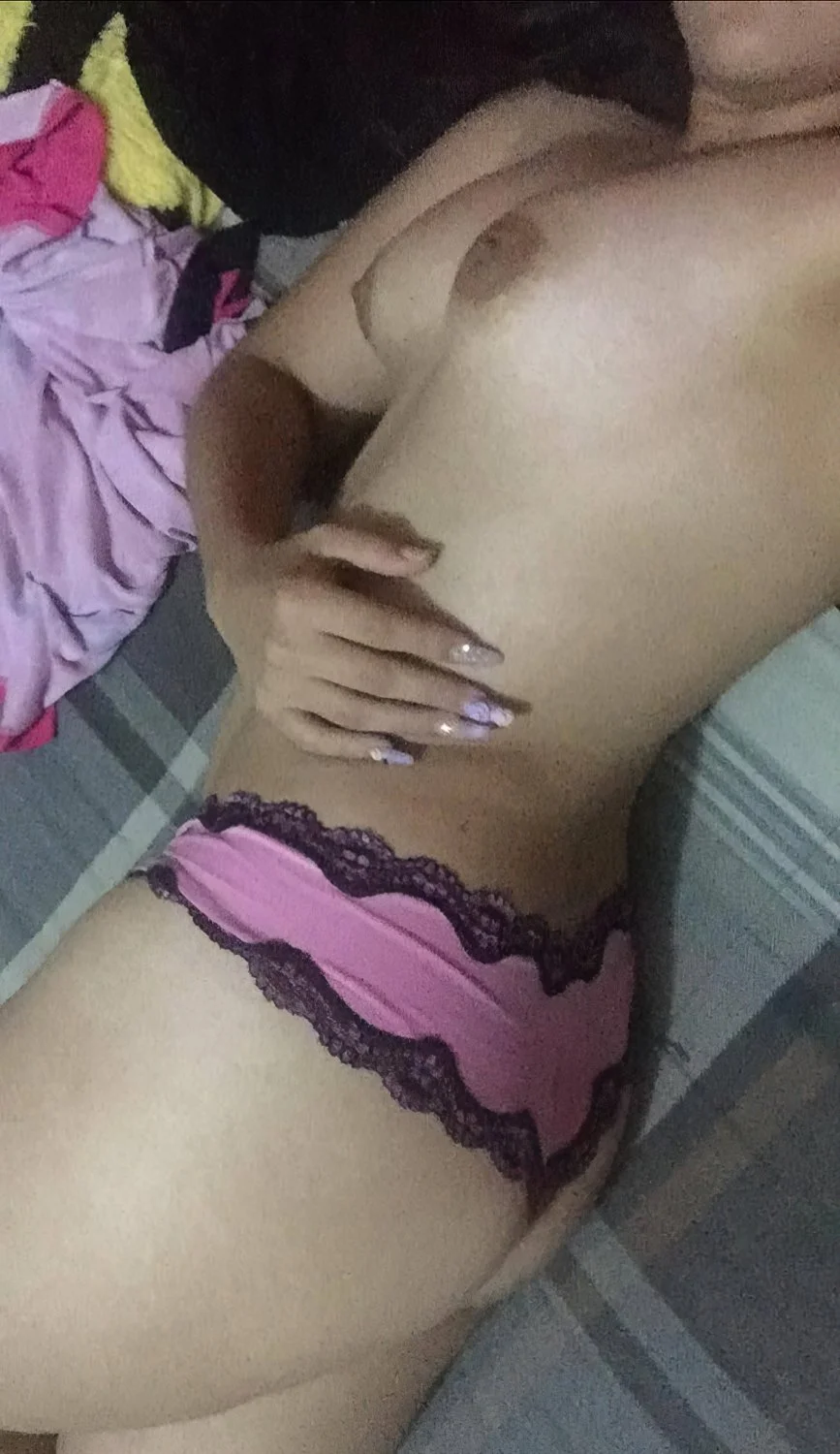 Prima me manda fotos en tanga image 5