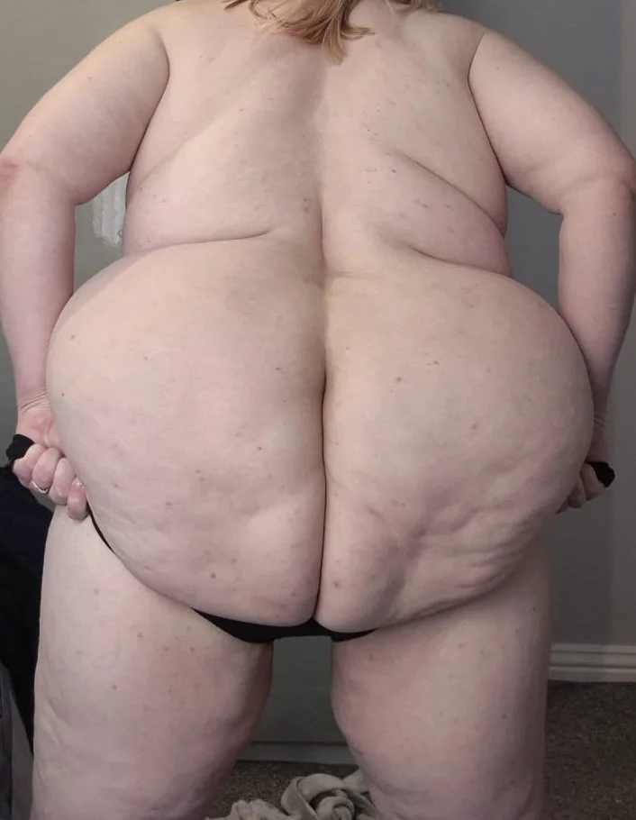 British mums peachy arse main image