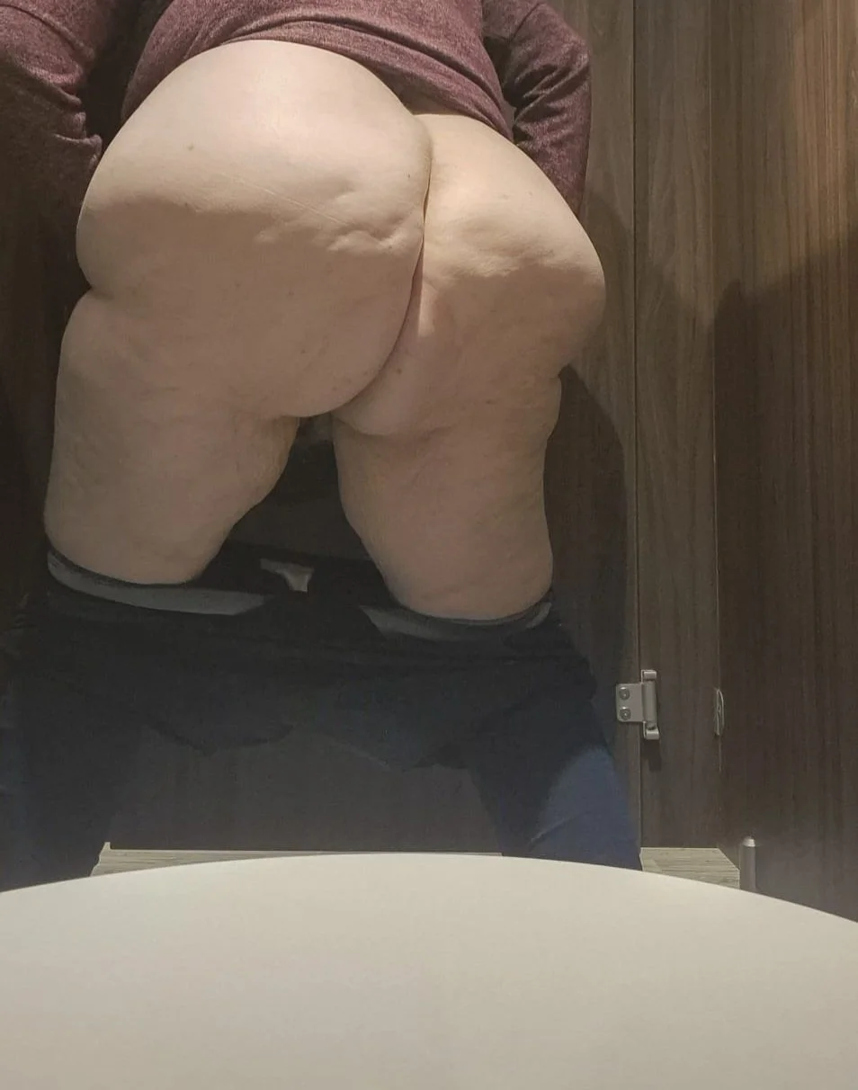 British mums peachy arse image 3