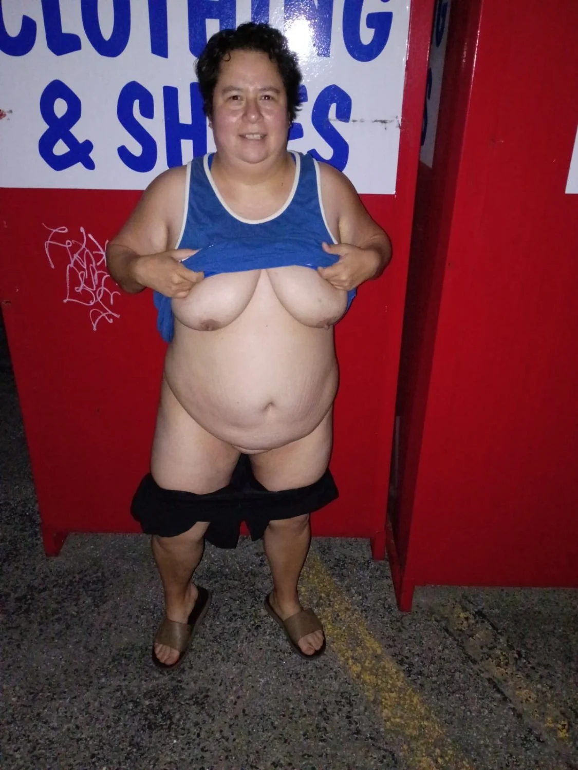 Webslut Melissa posing outdoors image 6