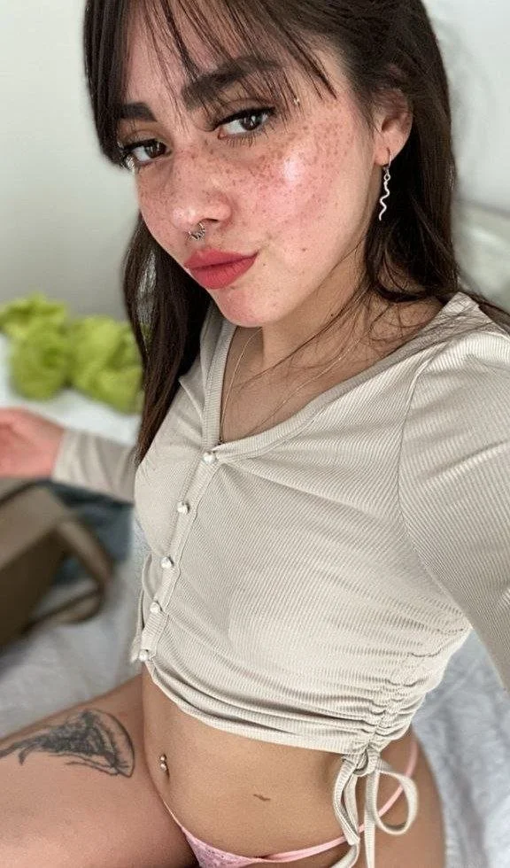 Un seguidor me entrego a la puta Chilena de Valentina para exhibirla como puta image 23