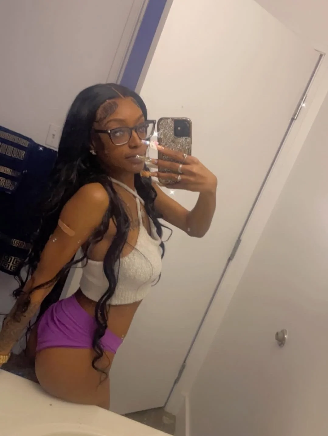 Dark-skin thot suckn Dick on live and showin pussy image 3