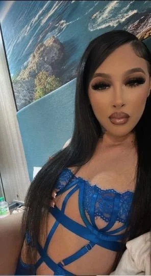 Sexy Asian milf image 6