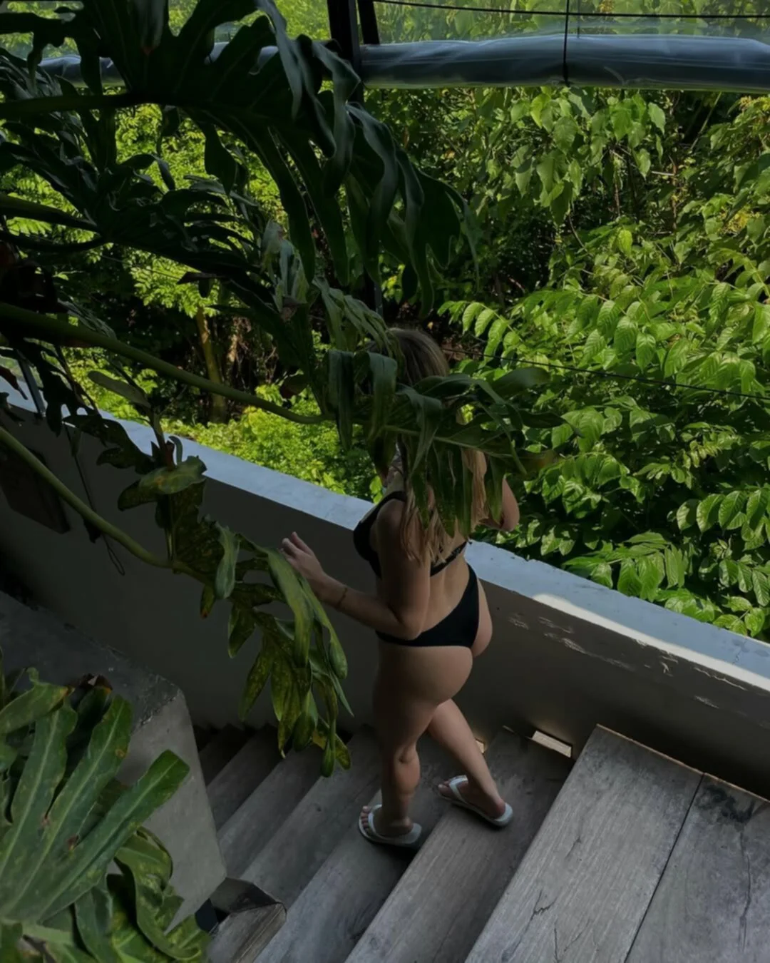 No-face nudes of chatpic image 6