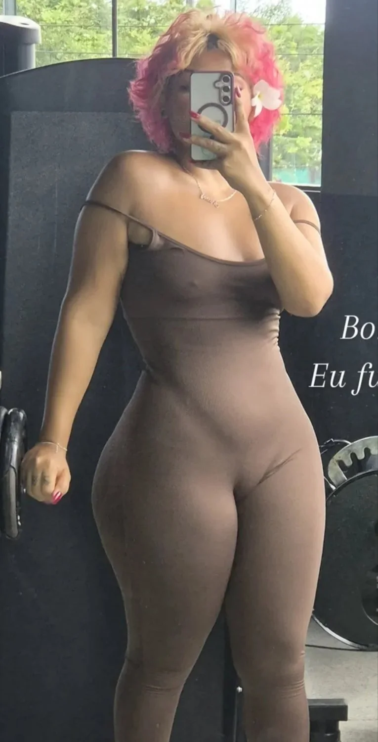bucetão delicioso dessa puta exibidinha image 1