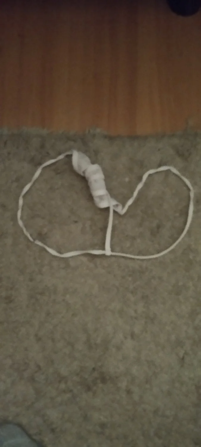 Bia Bucetuda de vestidinho branco e fio dental minúsculo image 5