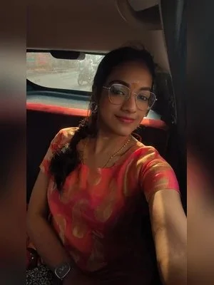 Indian bitch exposed her self to her boss image 15