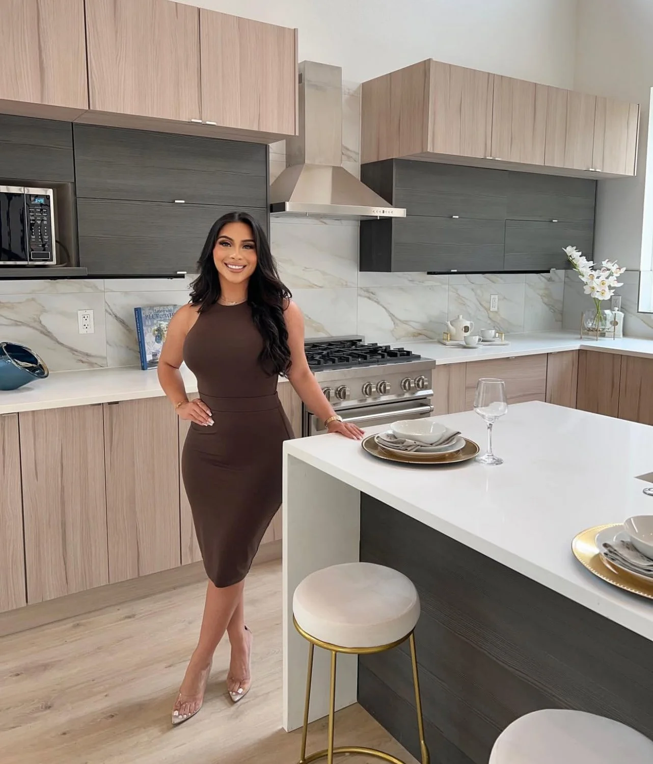 Thick latina realtor image 2