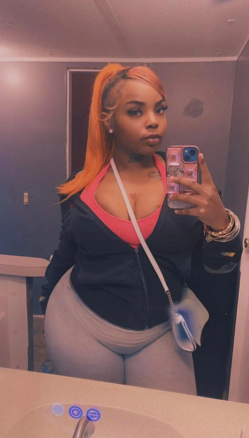 Made for gooning 💦🍆 And going balls deep ! image 1