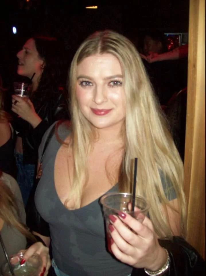 Naughty slut Lauren image 4