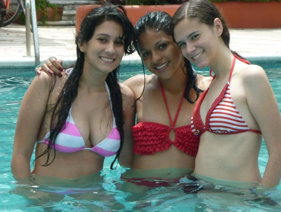 putitas en bikini image 7
