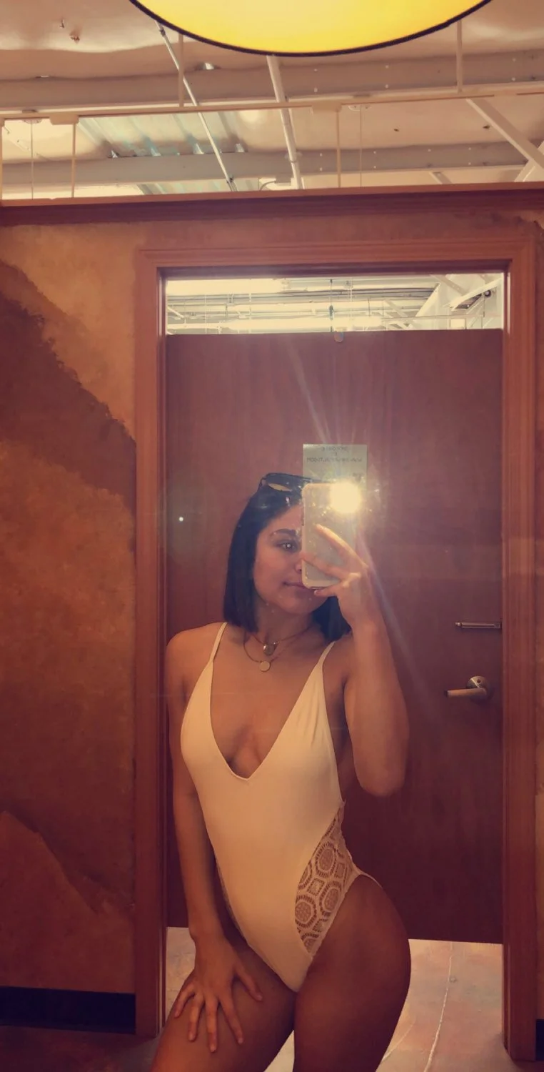 novinha gringa caiu na net 🔥😍 completo image 15