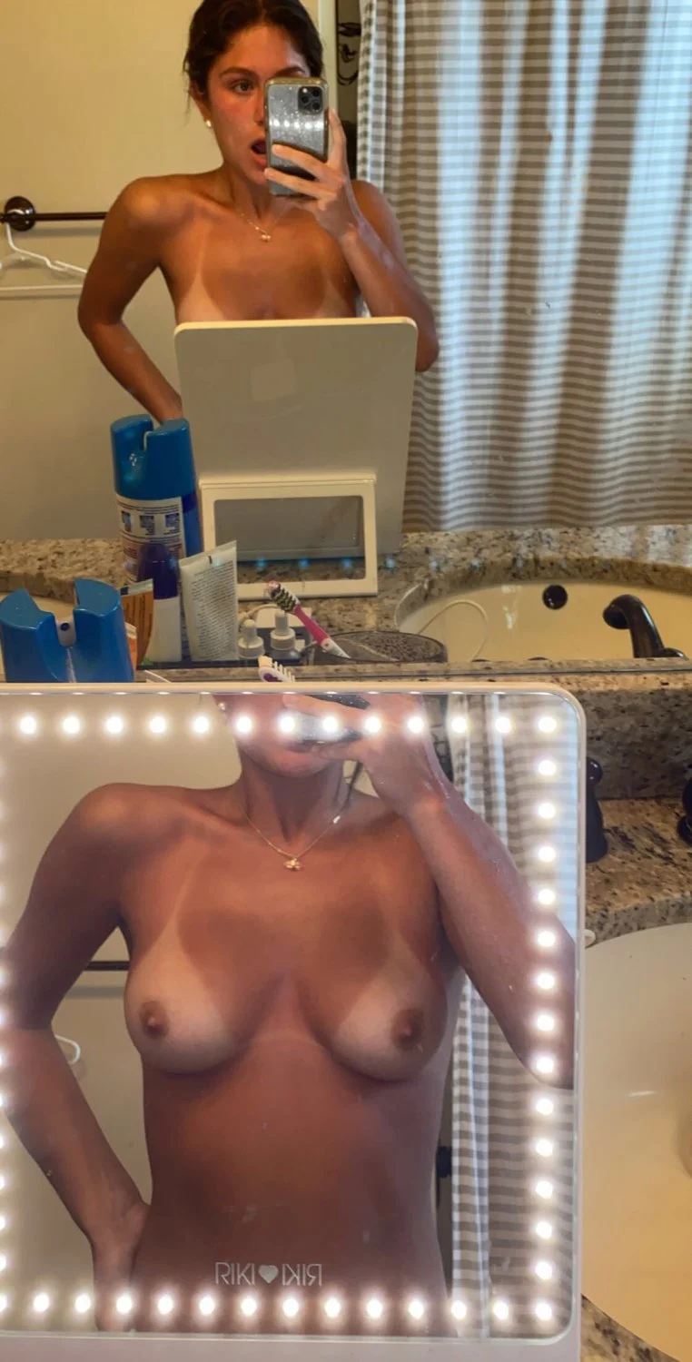 novinha gringa caiu na net 🔥😍 completo image 24