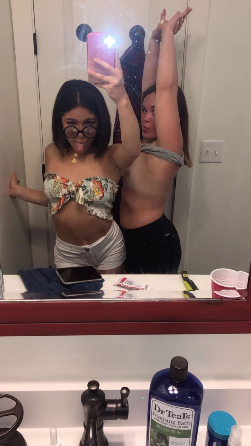 novinha gringa caiu na net 🔥😍 completo image 41