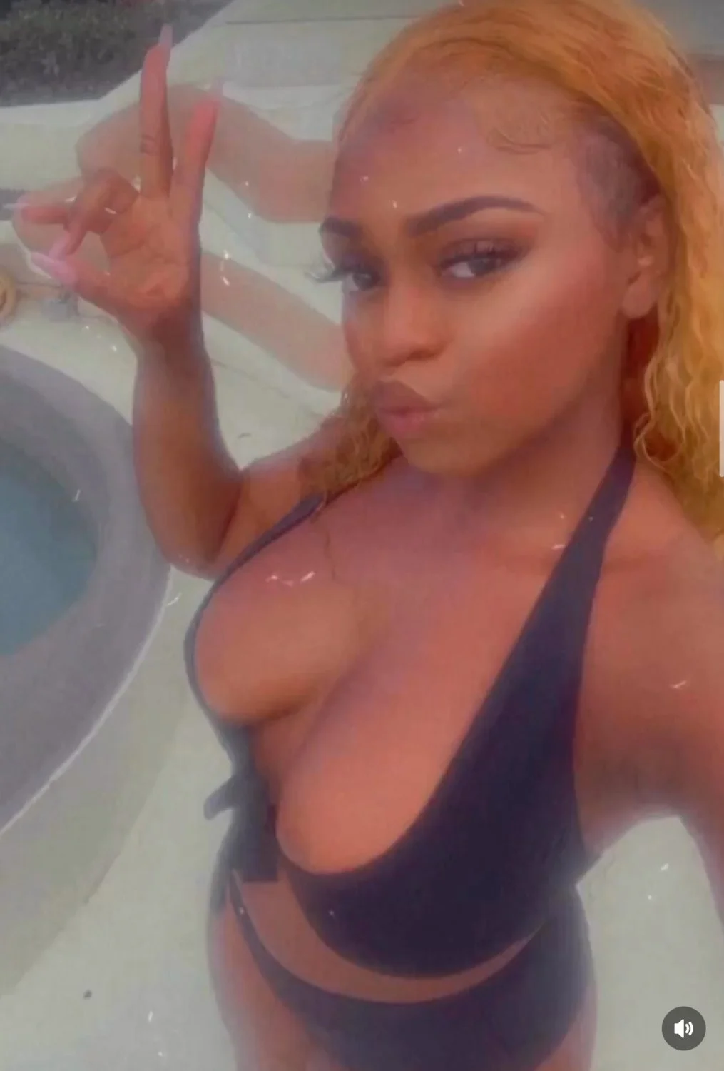 Pyt hood Ebony image 4