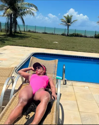 Coroa feia mas é muito gostosa cover image
