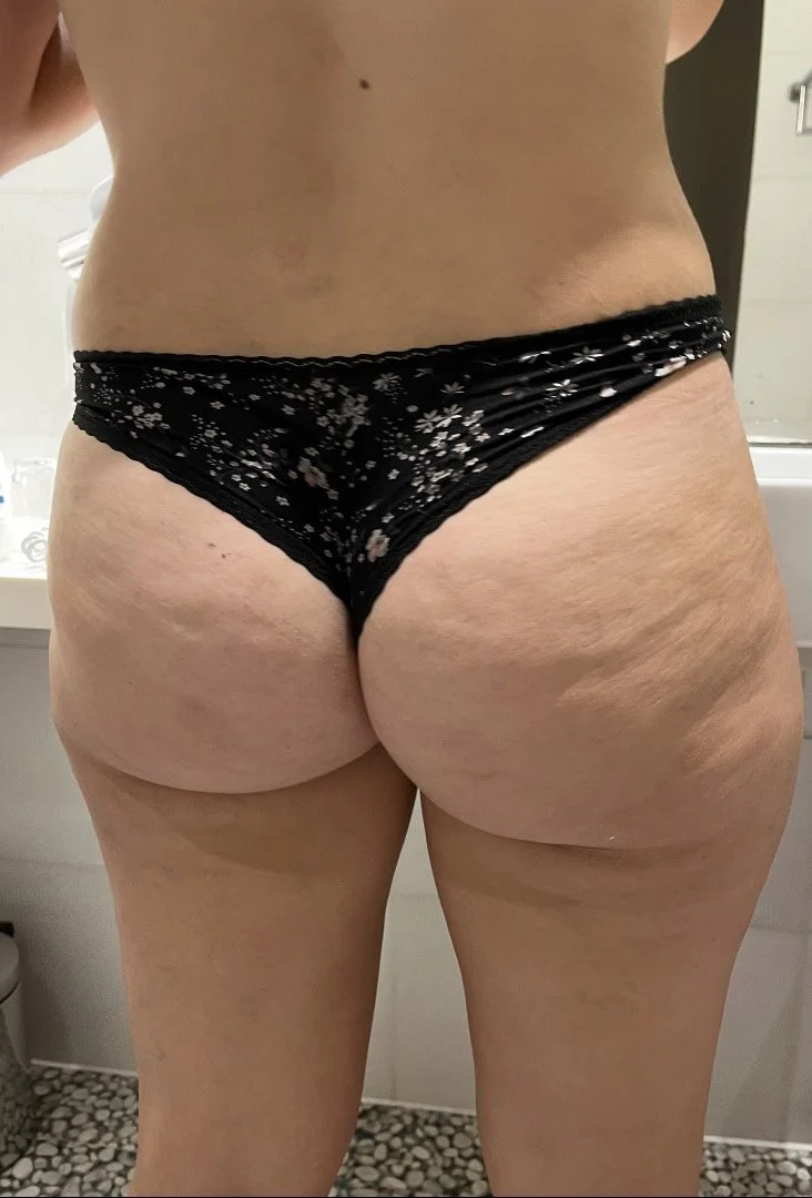 Wife and mother of 2 on display with her saggy mom tits. Alicia image 4