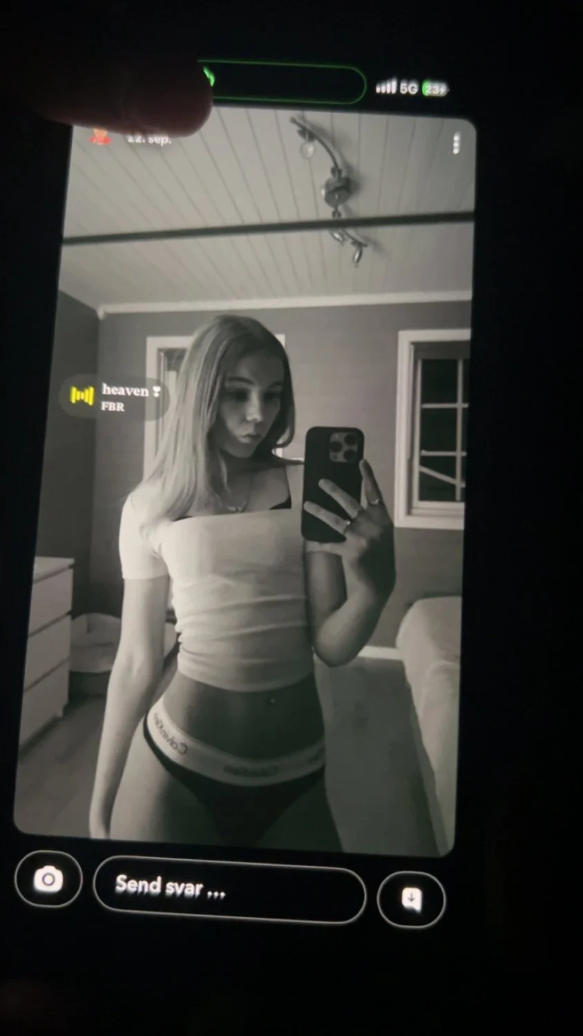 This slut sends nudes to otherd while she has a boyfriend legal slut image 4