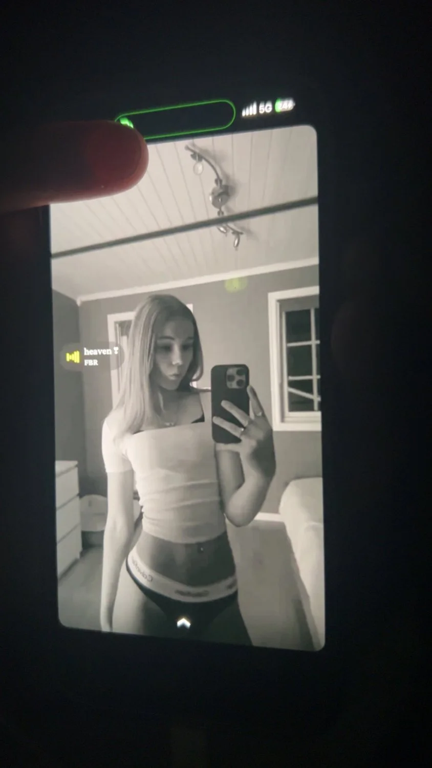 This slut sends nudes to otherd while she has a boyfriend legal slut image 7