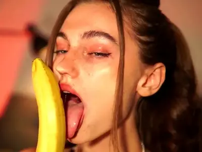 Hoolybunny Banana Blowjob cover image