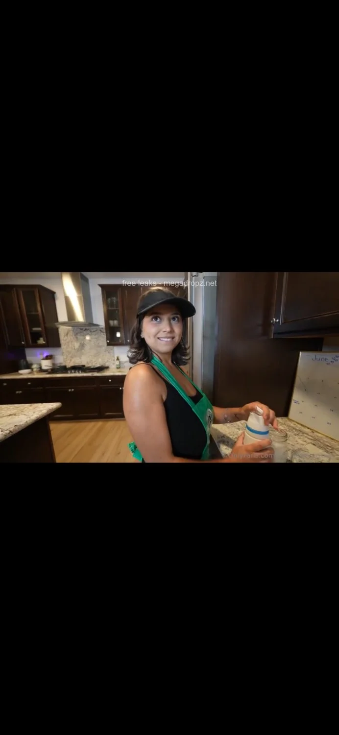Latina Starbucks worker gets fucked main image