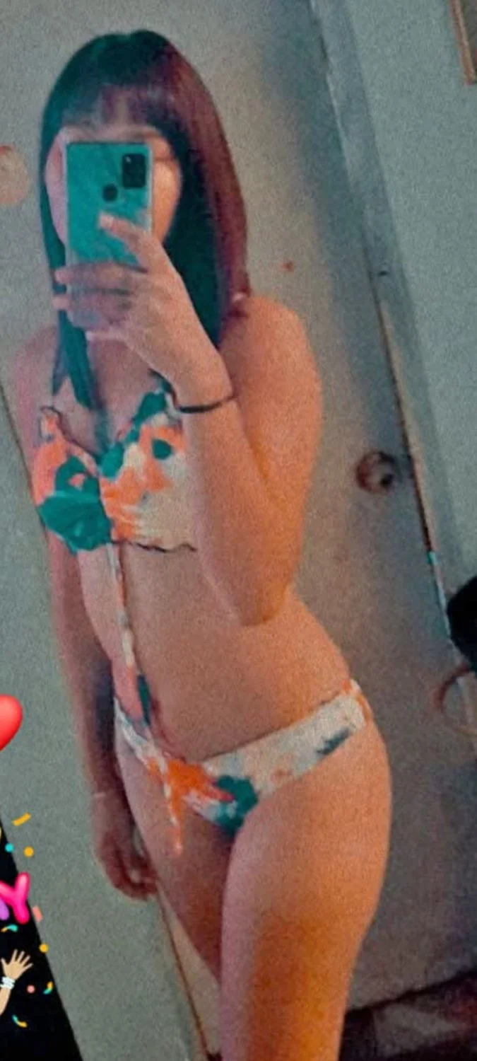 Puta Flakita de piel morena y sexy girl image 11