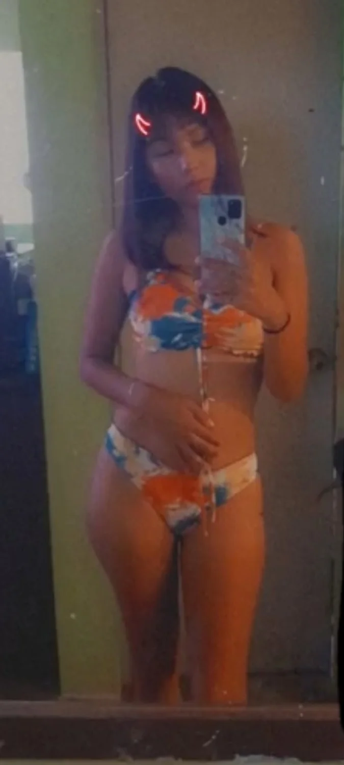 Puta Flakita de piel morena y sexy girl image 19